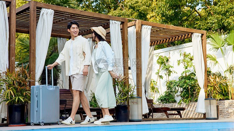 小标题：夏季气候特点与旅游安全